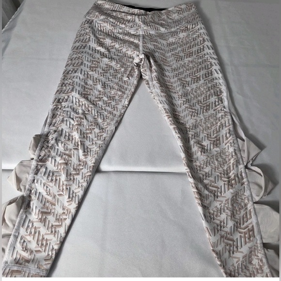 Victoria’s Secret VSX Knock Out Capri Compression Legging Cutout Sides SM/P - Picture 1 of 9